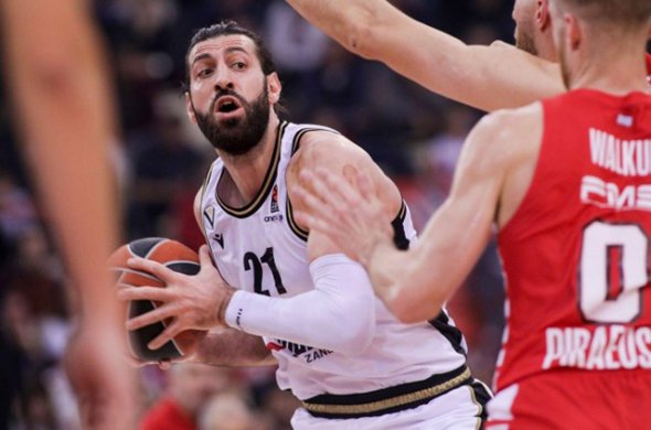 თორნიკე შენგელია მოედანს დაუბრუნდა თორნიკე შენგელია მოედანს დაუბრუნდა