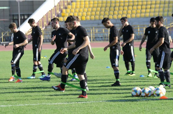 კახა ჩხეტიანი ყაზახურ სიცხეს უბრთხის, კახა ცხადაძე კი, ჩხეტიანის სახეშეცვლილ გუნდს