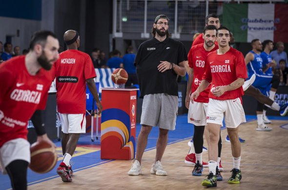 პირველი მატჩში, კაპიტნის გარეშე