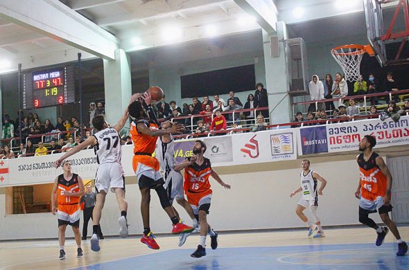 „რუსთავი“, „კაკტუსი“ და „კავკასია“ სუპერლიგას 3-3 მოგებით ლიდერობენ „რუსთავი“, „კაკტუსი“ და „კავკასია“ სუპერლიგას 3-3 მოგებით ლიდერობენ