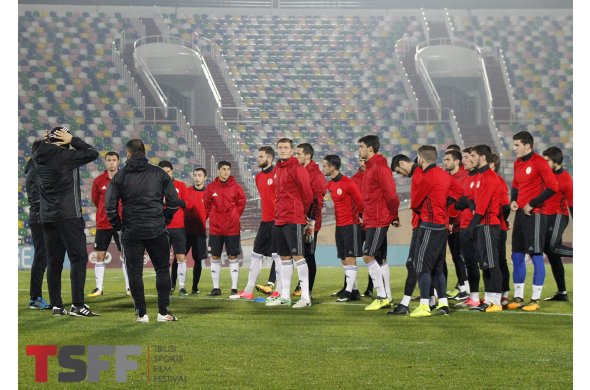 21-წლამდელები დაძაბული შეხვედრის მოლოდინში არიან