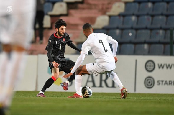 21-წლამდების წლის ბოლოს სპარინგის წინ