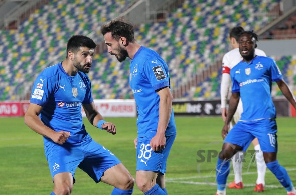 ქვეყნის ჩემპიონმა სხვაობა 4 ქულამდე შეამცირა, სეზონის ლიდერმა კი 10-კაციან აუტსაიდერთან წააგო