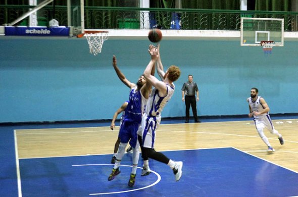 ბათუმი და ქუთაისი მეოთხედფინალურ სერიაში 2:0 დაწინაურდნენ