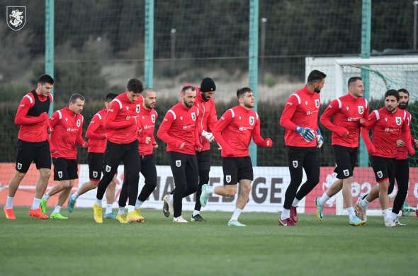 დღეს საქართველოს საფეხბურთო ნაკრები აბუ დაბიში გაემგზავრა