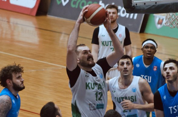 სუპერლიგის ფინალურ სერიაში თსუ უკვე 2-0 დაწინაურდა და მესამე შეხვედრას თბილისში გამართავს