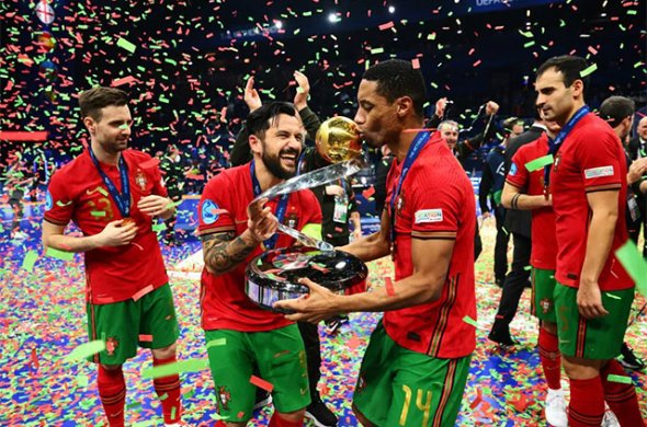 გეშინოდიეს 2-0-ის! პორტუგალიის ნაკრები მესამედ „დაბრუნდა“