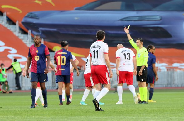 კლასი ვისაც ჰქონდა, წლების შემდეგ ისევ „იკლასება“ აი, ბიჭებს კი, ჭაღარა მომატებიათ კლასი ვისაც ჰქონდა, წლების შემდეგ ისევ „იკლასება“ აი, ბიჭებს კი, ჭაღარა მომატებიათ