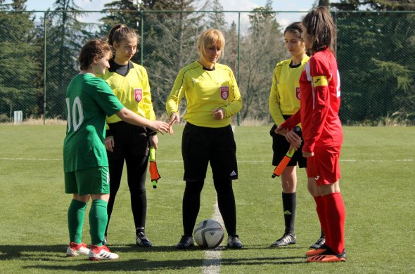საქართველოში გოგონებმა ფეხბურთის თამაში დაიწყეს