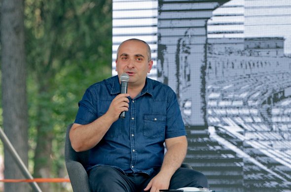 წიგნი, ერთი პოპულარული გუნდის შესახებ