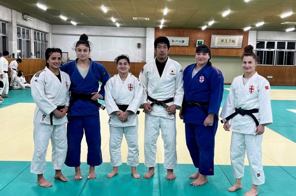 გოგონათა გუნდი ტოკიოში საწვრთნელ შეკრებაზეა