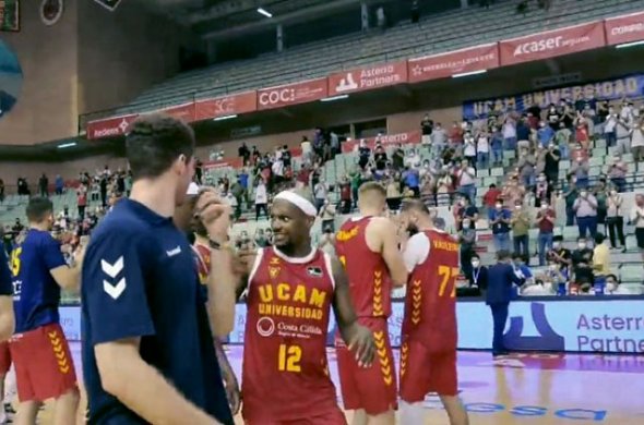 მაკფადენის 9 სამქულიანი და 6 ჩაჭრა 18 წუთში