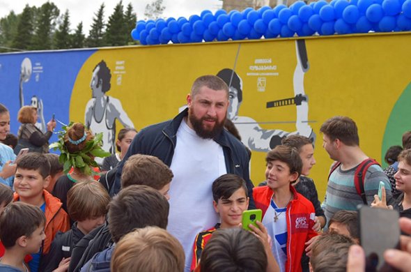 ოლიმპიური სპორტის კედელი- ოლიმპიზმის დღის აღსანიშნავად