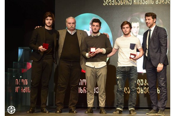 ბევრი იშრომე და იმუშავე, თორემ მოვალ და მედალს წაგართმევ