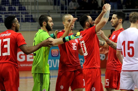 14 ლომით მოედანზე