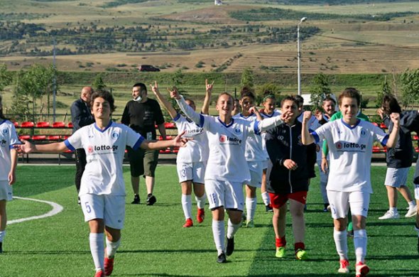 ქალთა ლიგა 2-ის მეხუთე ტურში სოხუმელებმა მორიგი 3 ქულა, ხაშურელმა ნინო ბუხრიკიძემ კი, 8 გოლი ჩაიწერეს