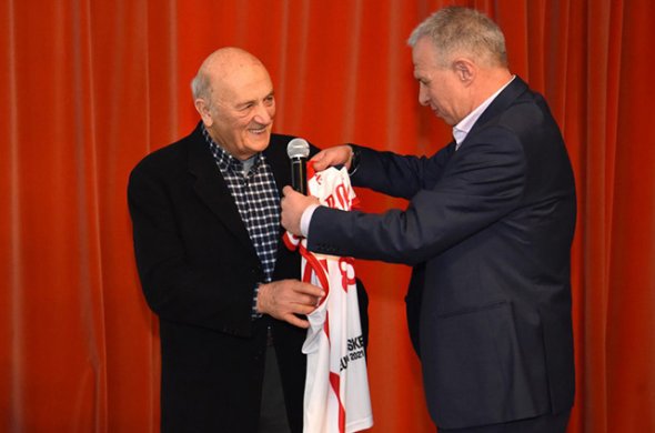 გია მიქაძეს 87 წელი შეუსრულდა