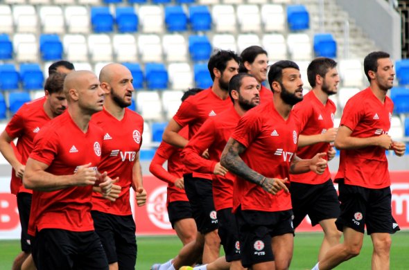 თამაში ხალხისთვის, რომელიც ახლოს იქნება