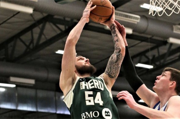 მამუკელაშვილის 28 ქულა და ვისკონსინელთა ერთქულიანი მარცხი G ლიგაში