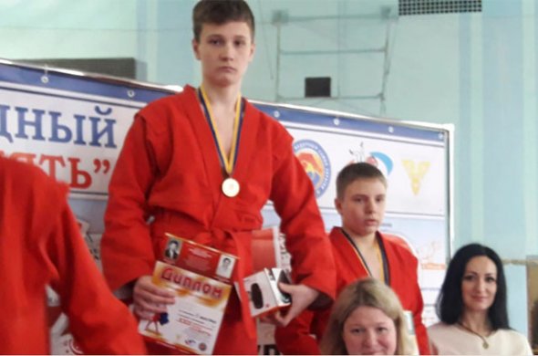 რუსულ დაბომბვას 16 წლის სამბისტი, ოჯახის კიდევ 5 წევრთან ერთად ემსხვერპლა