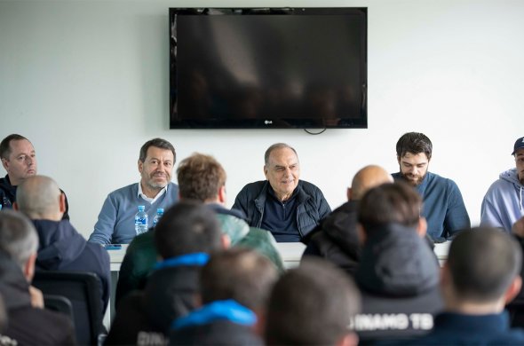 ახალი საფეხბურთო სეზონის დაწყებამდე „დინამო თბილისს“ ავრაამ გრანტი ესტუმრა ახალი საფეხბურთო სეზონის დაწყებამდე „დინამო თბილისს“ ავრაამ გრანტი ესტუმრა