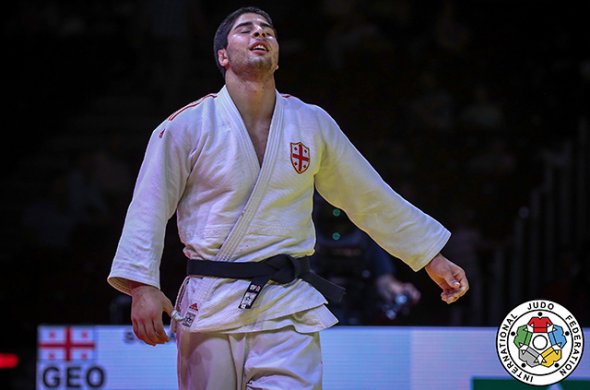 ოთხი ოქრო და გუნდური პირველი ადგილი